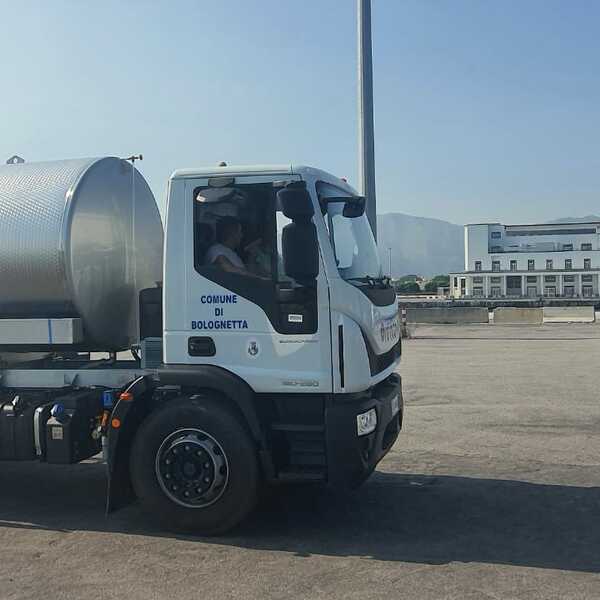 Autobotti acqua potabile per i comuni del palermitano